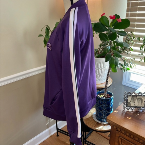 Women’s~Umbro Tech Fleece Jacket ⚽️ - Picture 3 of 8